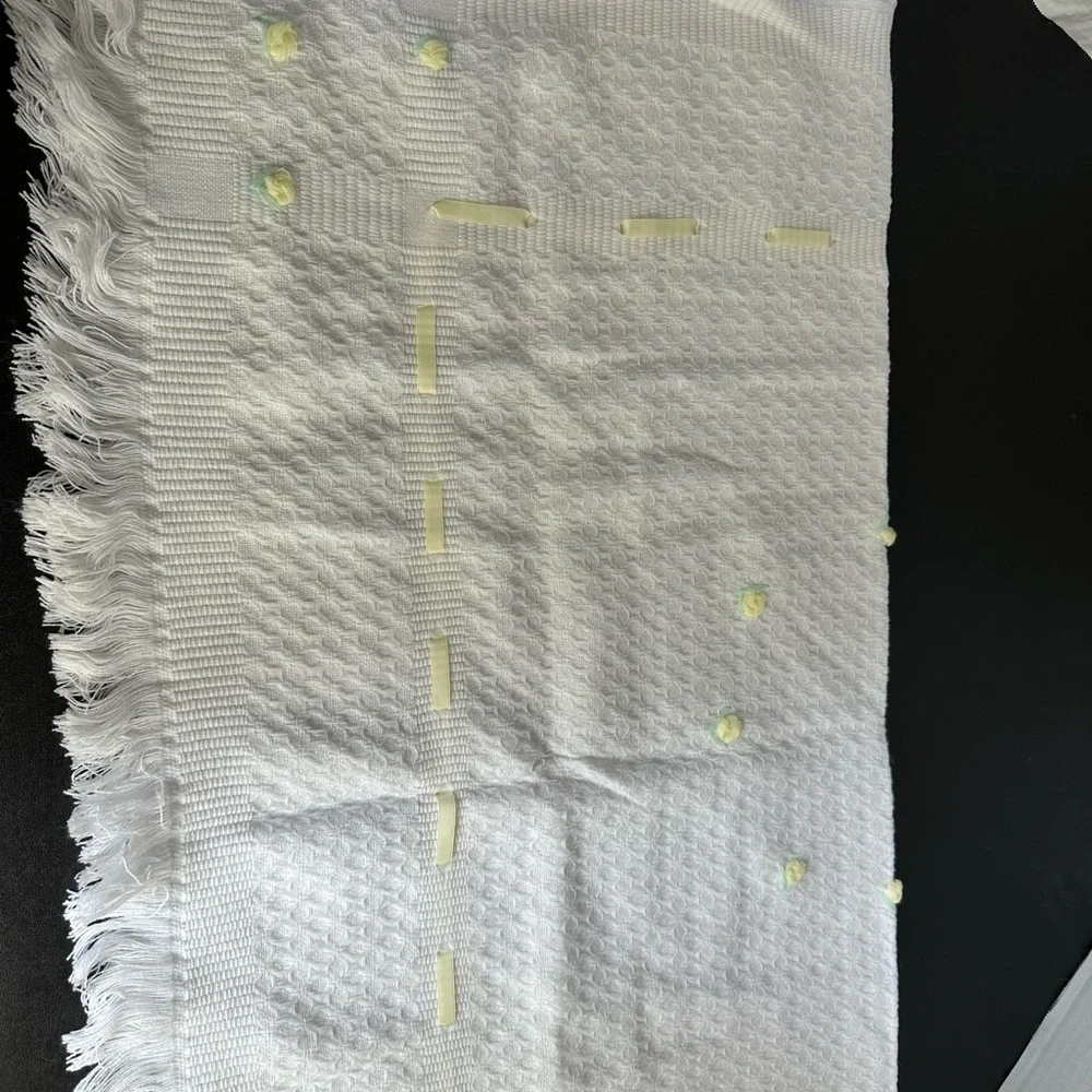 Vintage Half Moon Knit Acrylic Baby Blanket‎ White Yellow Ribbon Yellow Roses